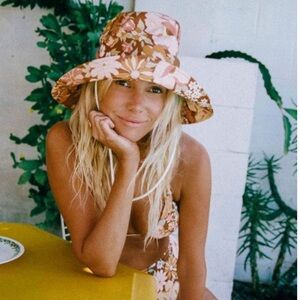 Billabong Women’s Salty Blonde Far Out Bucket Hat